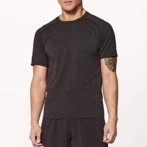 Lululemon Men's Metal Vent Tech Short Sleeve in Deep Coal / Black Size L